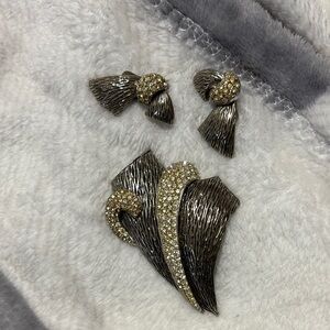 Vtg Rare Ledo Polcino brooch and clip on earrings
